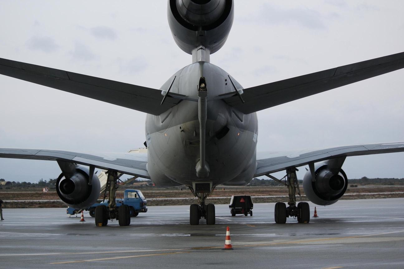Dutch KDC-10 tanker from behind Dutch KDC-10 tanker from behind